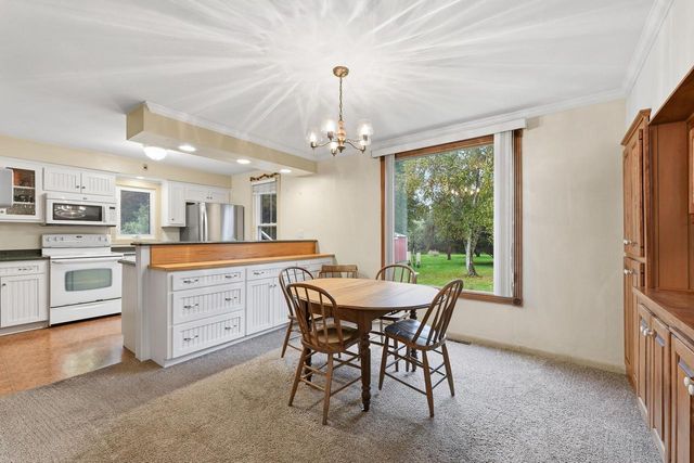 S83W24105 Artesian AVENUE, Big Bend, WI 53103