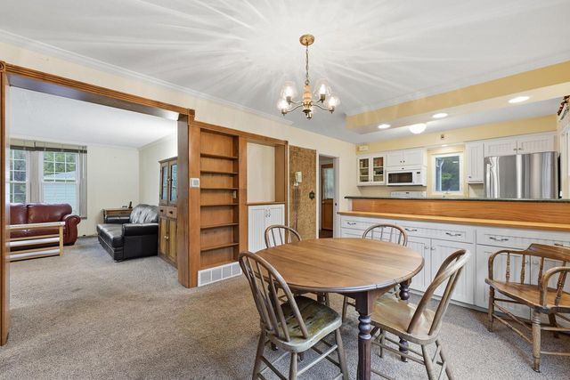 S83W24105 Artesian AVENUE, Big Bend, WI 53103