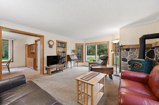 S83W24105 Artesian AVENUE, Big Bend, WI 53103