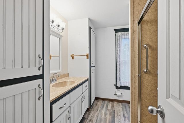 S83W24105 Artesian AVENUE, Big Bend, WI 53103