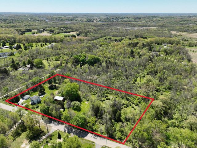 S83W24105 Artesian AVENUE, Big Bend, WI 53103