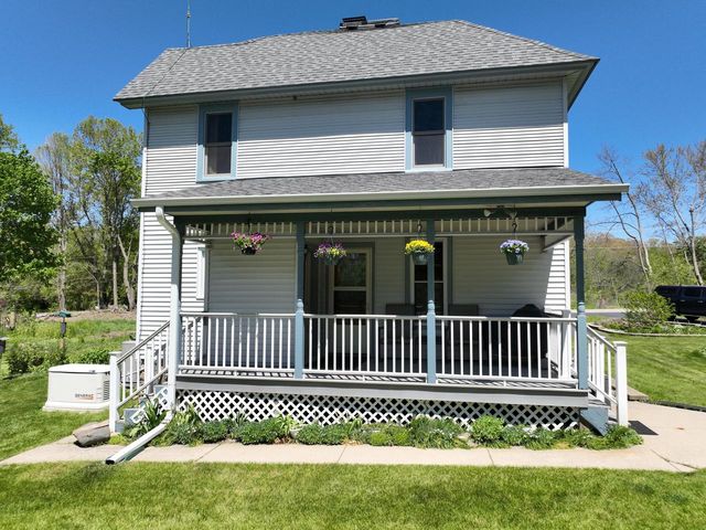 S83W24105 Artesian AVENUE, Big Bend, WI 53103