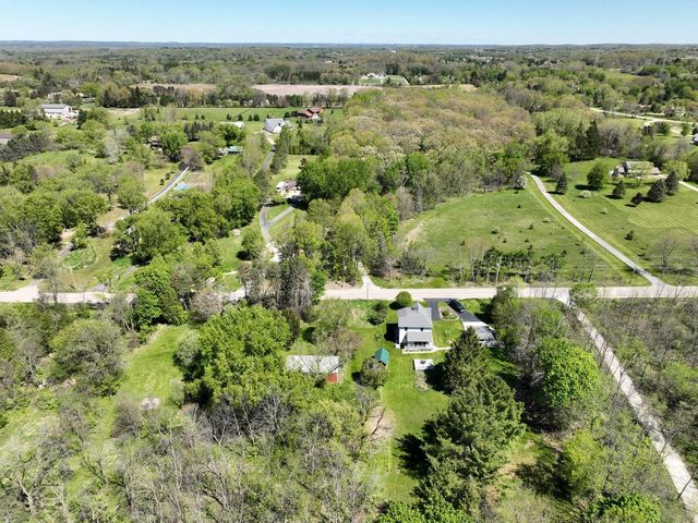 S83W24105 Artesian AVENUE, Big Bend, WI 53103