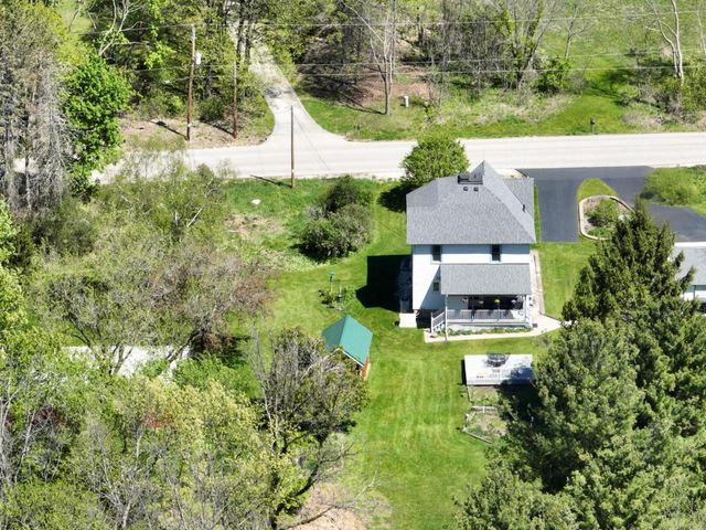 S83W24105 Artesian AVENUE, Big Bend, WI 53103