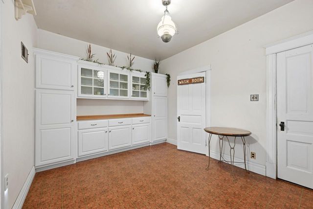 S83W24105 Artesian AVENUE, Big Bend, WI 53103