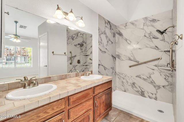 962 E VAUGHN Avenue, Gilbert, AZ 85234