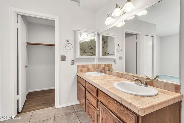962 E VAUGHN Avenue, Gilbert, AZ 85234