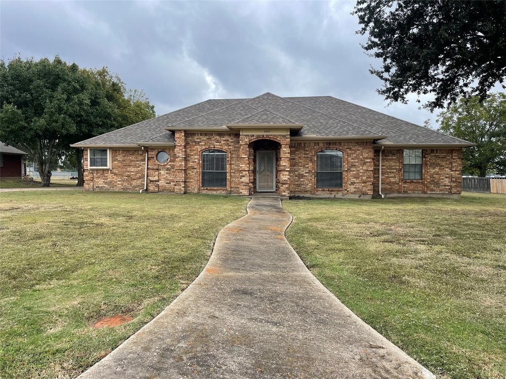2111 Meadowview Drive, Caddo Mills, TX 75135