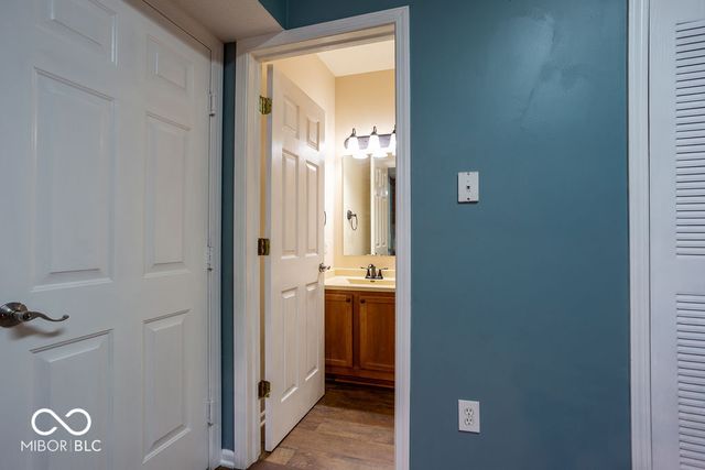 8045 Seabrook Drive, Indianapolis, IN 46237