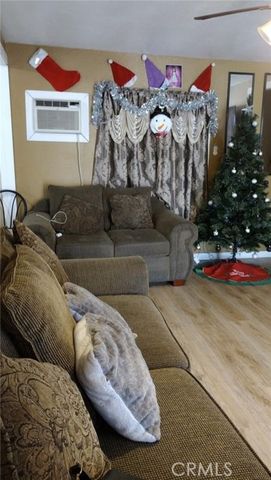 910 E 76th, Los Angeles, CA 90001