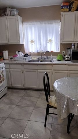 910 E 76th, Los Angeles, CA 90001