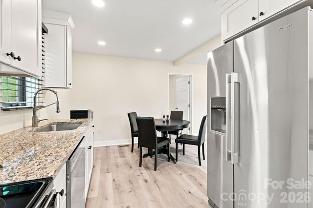 108 W Lee Avenue, Bessemer City, NC 28016
