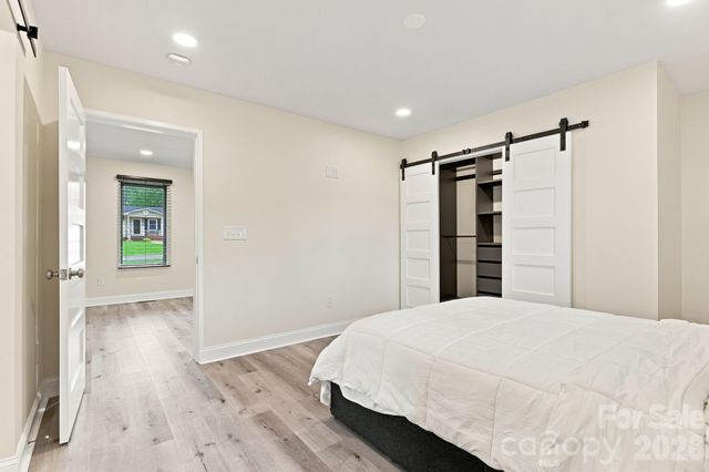 108 W Lee Avenue, Bessemer City, NC 28016