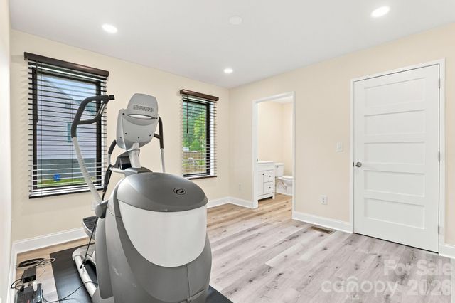 108 W Lee Avenue, Bessemer City, NC 28016