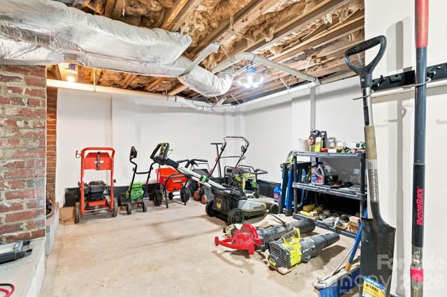 108 W Lee Avenue, Bessemer City, NC 28016