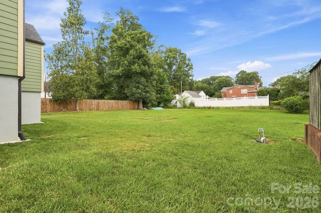 108 W Lee Avenue, Bessemer City, NC 28016