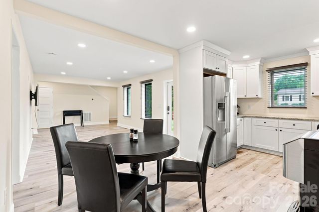 108 W Lee Avenue, Bessemer City, NC 28016