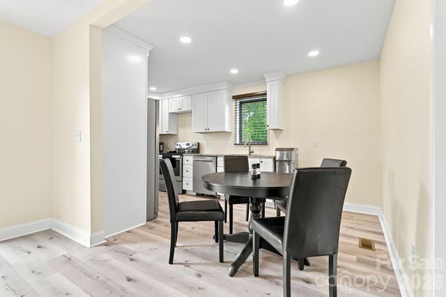 108 W Lee Avenue, Bessemer City, NC 28016