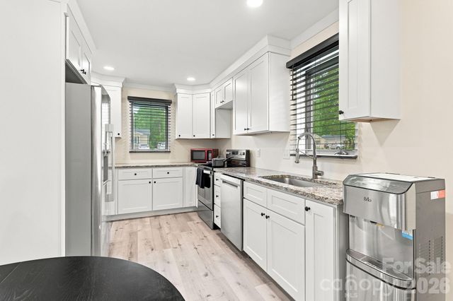 108 W Lee Avenue, Bessemer City, NC 28016