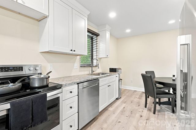 108 W Lee Avenue, Bessemer City, NC 28016