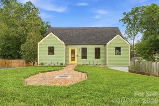 108 W Lee Avenue, Bessemer City, NC 28016