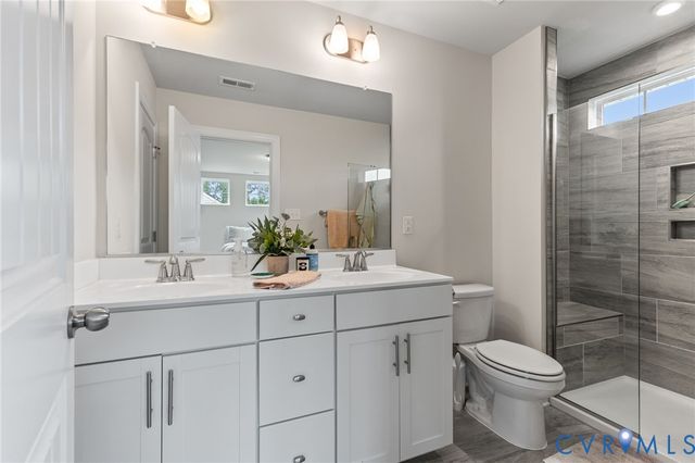 17231 Gossamer Dr, Moseley, VA 23120