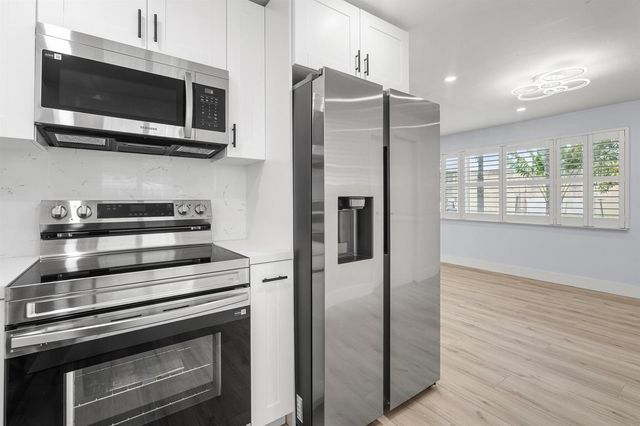 160 NE 60TH Street, Oakland Park, FL 33334