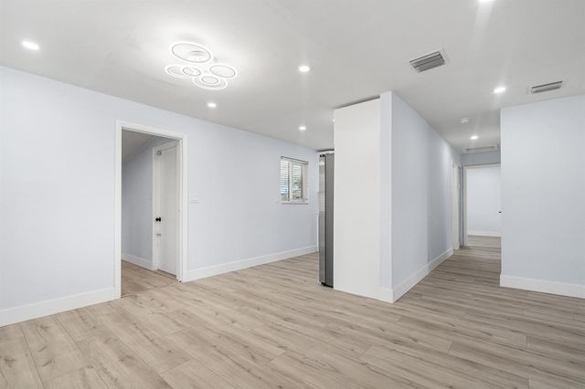 160 NE 60TH Street, Oakland Park, FL 33334
