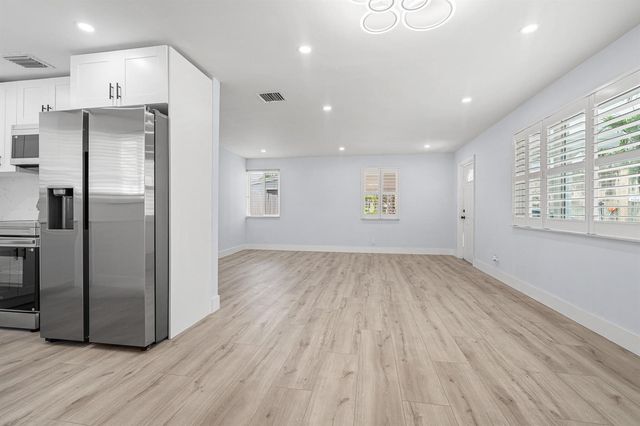 160 NE 60TH Street, Oakland Park, FL 33334