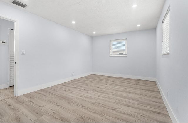 160 NE 60TH Street, Oakland Park, FL 33334