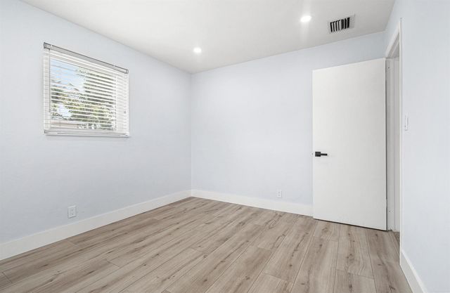 160 NE 60TH Street, Oakland Park, FL 33334