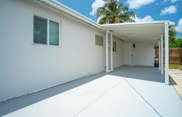 160 NE 60TH Street, Oakland Park, FL 33334