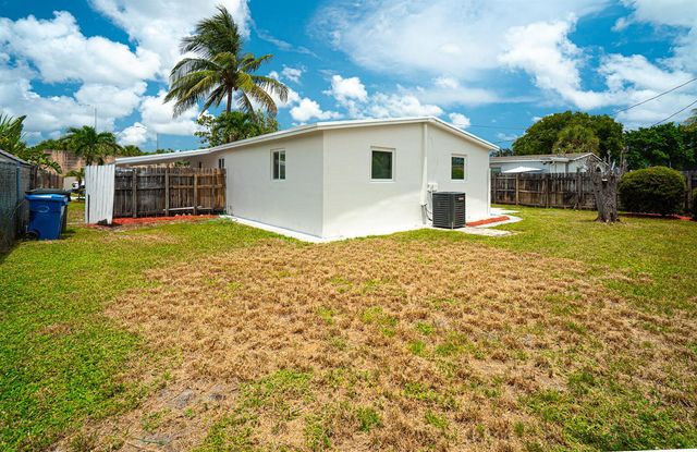 160 NE 60TH Street, Oakland Park, FL 33334