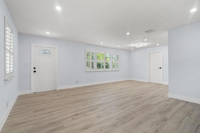 160 NE 60TH Street, Oakland Park, FL 33334