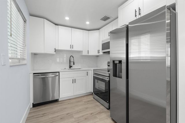 160 NE 60TH Street, Oakland Park, FL 33334