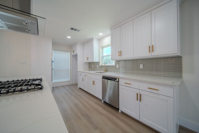 142 Ridgegate Drive, Garland, TX 75040