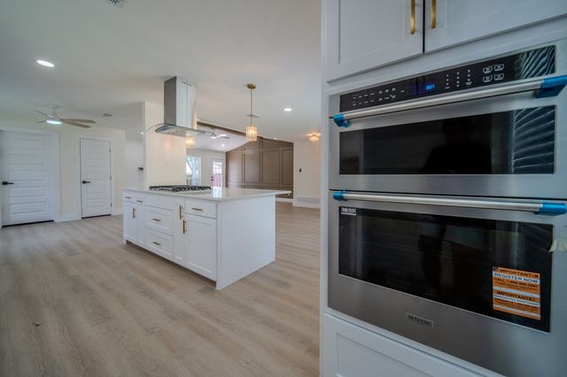 142 Ridgegate Drive, Garland, TX 75040