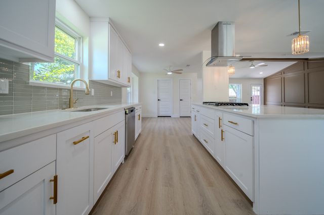 142 Ridgegate Drive, Garland, TX 75040