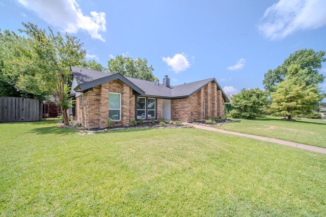 142 Ridgegate Drive, Garland, TX 75040