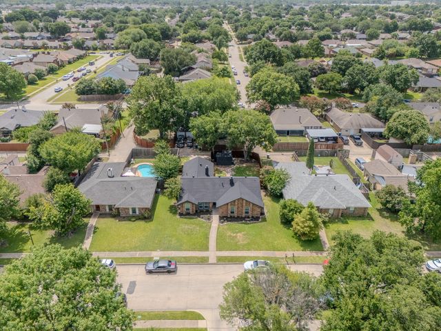 142 Ridgegate Drive, Garland, TX 75040