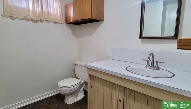 1229 N Delaware Avenue, York, NE 68467