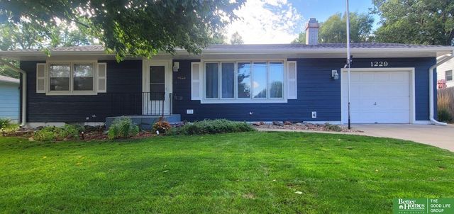 1229 N Delaware Avenue, York, NE 68467