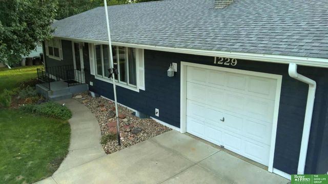 1229 N Delaware Avenue, York, NE 68467