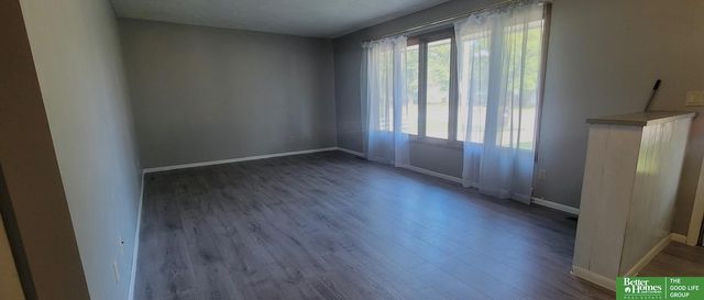 1229 N Delaware Avenue, York, NE 68467