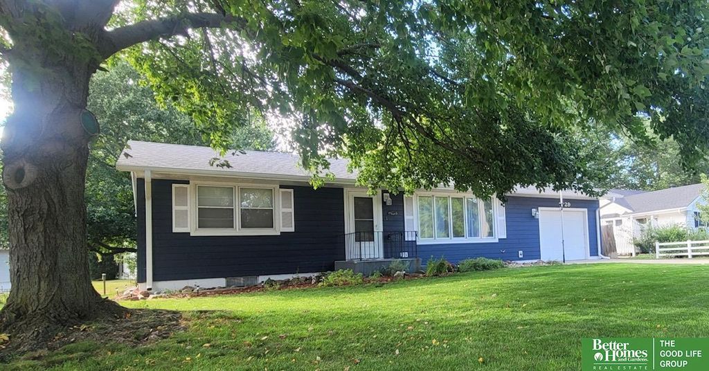 1229 N Delaware Avenue, York, NE 68467