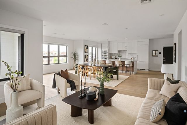 51 Silver St PH, Boston, MA 02127