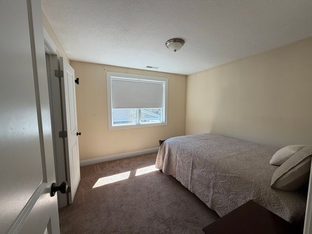 7 Gold St, Westfield, MA 01085