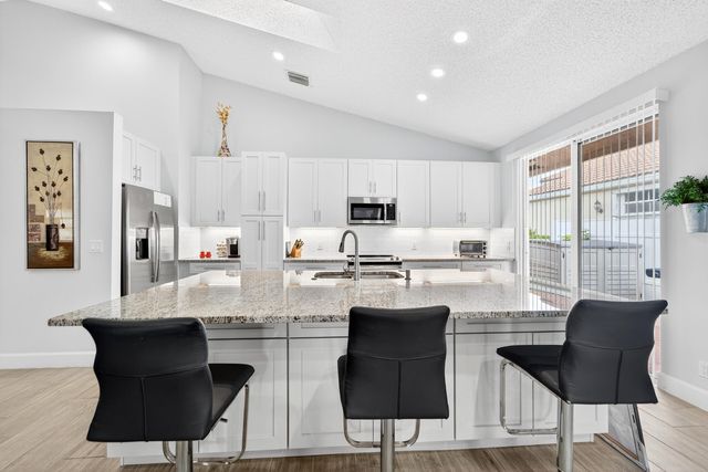 12902 Touchstone Place, Palm Beach Gardens, FL 33418