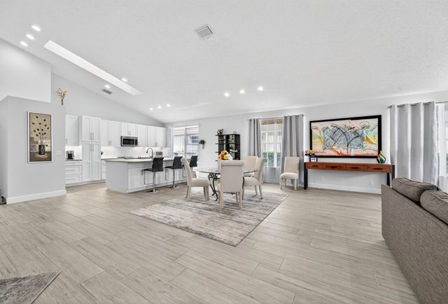 12902 Touchstone Place, Palm Beach Gardens, FL 33418