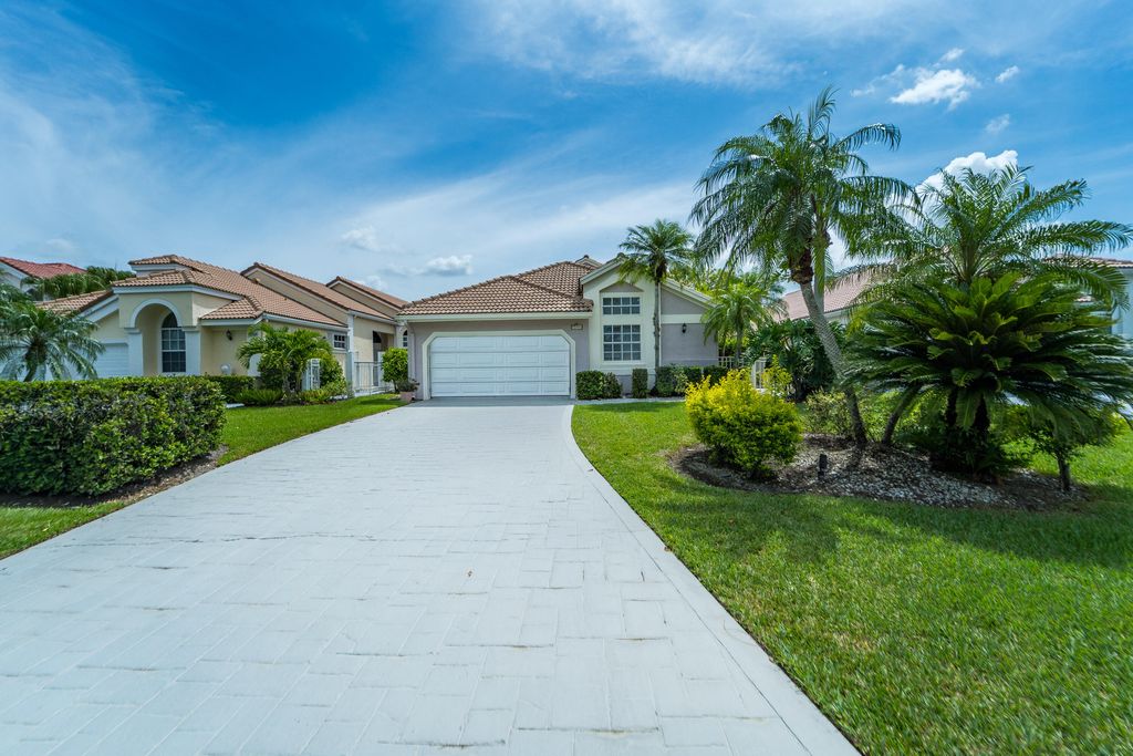 12902 Touchstone Place, Palm Beach Gardens, FL 33418